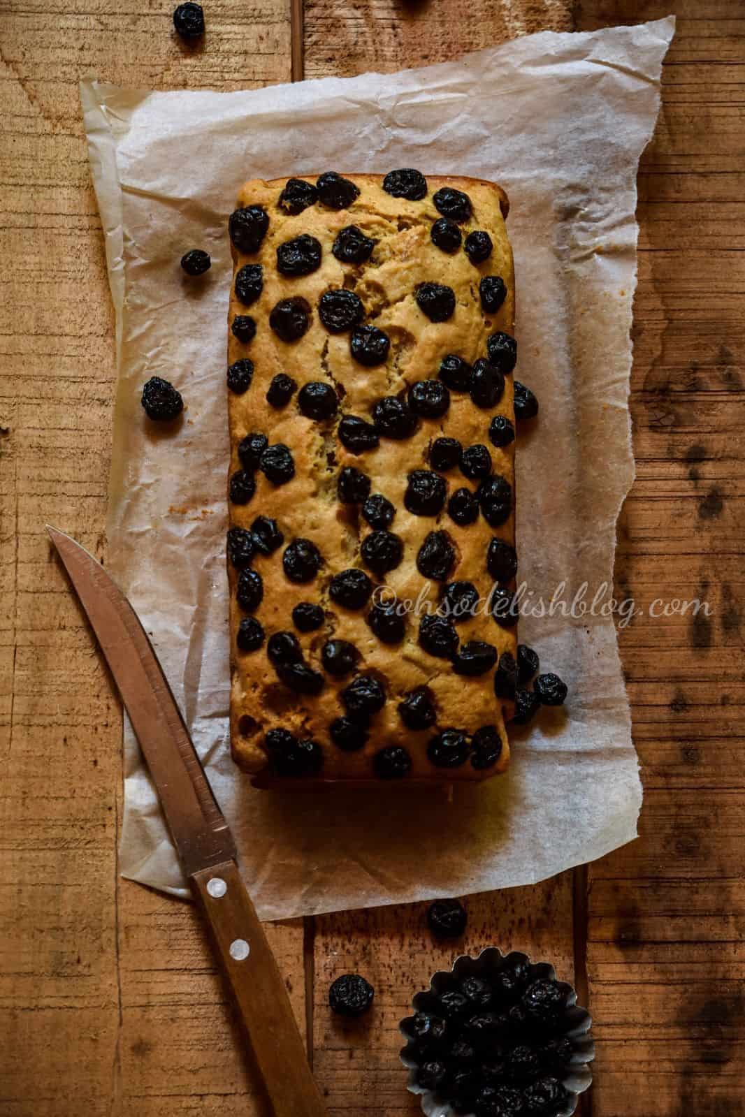 Wholewheat banana bread with blueberries