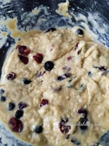 batter consistency of quick banana bread-step by step picture of berry banana bread